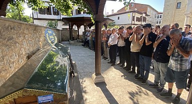 Çınar dalı üzerine düşen öğretmen defnedildi