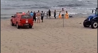 Denizde boğulma tehlikesi geçiren 2 kişi kurtarıldı
