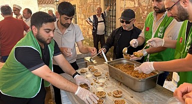 Gebze Genç İHH, aşure ikramında bulundu