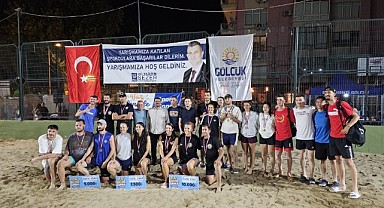 Gölcük’te plaj voleybolu turnuvası sona erdi