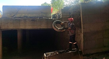 Körfez’de rastgele atılan çöpler toplandı
