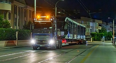 Sekizinci tramvay raylara indi!