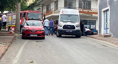 Seyir halindeki minibüs yaşlı adamı ezdi!