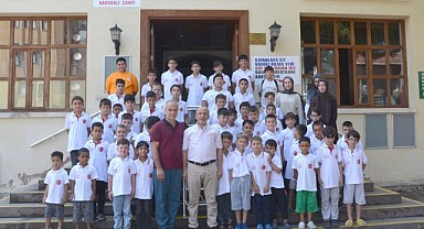 493 yıllık tarihi camide yaz Kur'an kursu devam ediyor