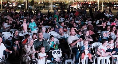 Açık hava sinemasında Rafadan Tayfa ile coştular