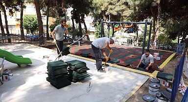 Bıyık eline çekici aldı, zemin döşemesine destek oldu