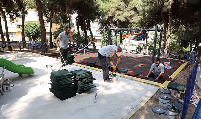 Bıyık eline çekici aldı, zemin döşemesine destek oldu
