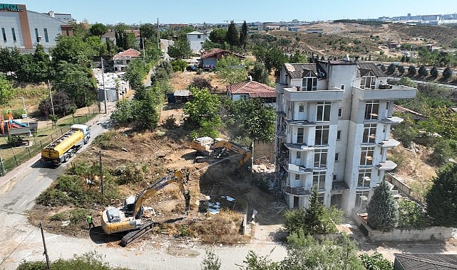 Çayırova’da riskli yapılar yıkılıyor