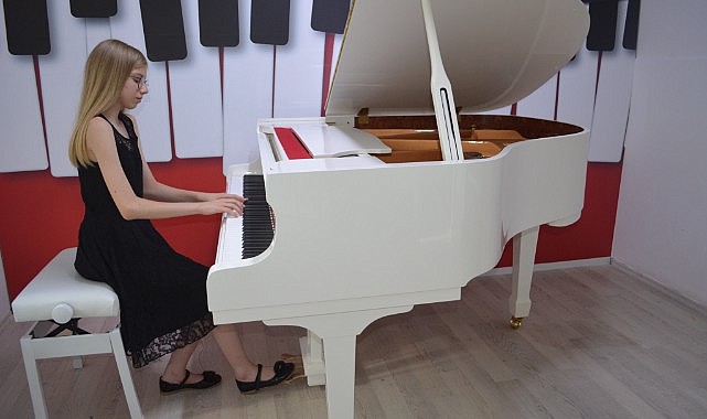Çayırova’nın gururu mutlak kulak Aylin’in hedefi yüksek