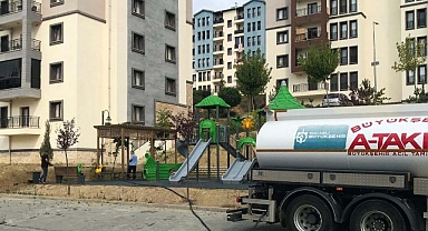 Çocuk parklarının temizliği ihmal edilmiyor