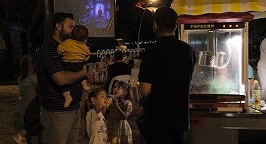 Çocuklar açık hava sinemasında eğlendi