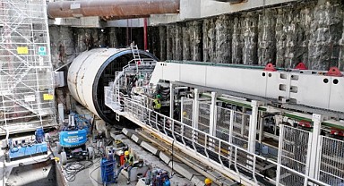 Dev köstebeklerin montaj işlemi yapılıyor