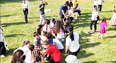 Halat çekme yarışının galibi Kandıralı çocuklar