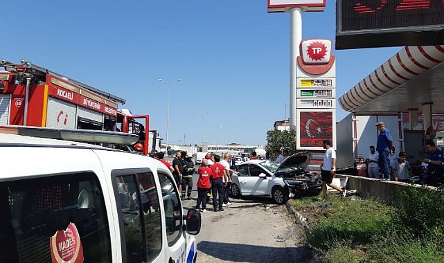 Kontrolden çıkan araç tabelaya girdi!