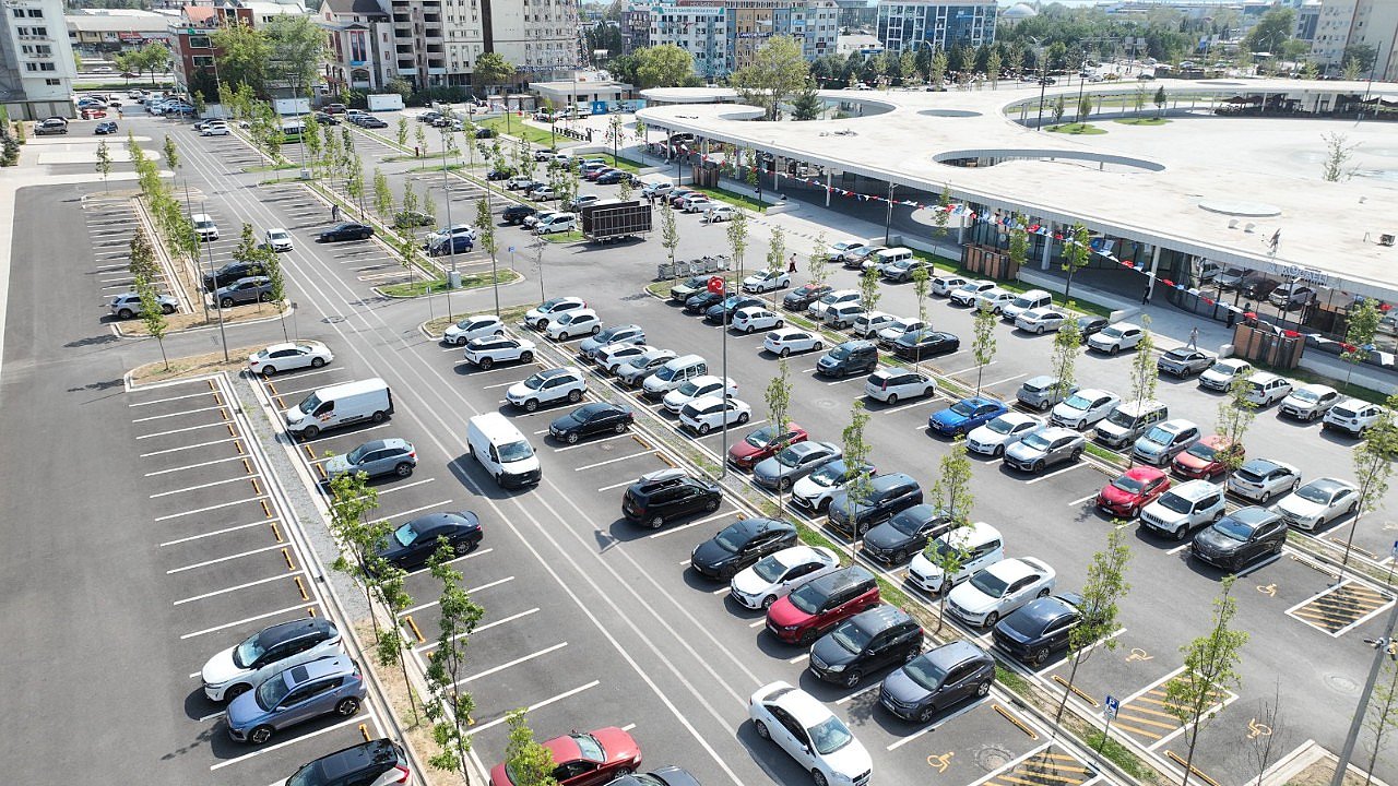 Milli İrade Meydanı, geniş otoparkıyla konfor sağlıyor