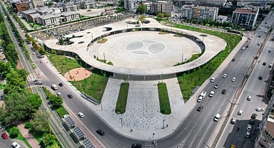 Milli İrade Meydanı’nı yeşile boyandı