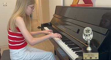 Minik Aylin 9 yaşında lise diploması aldı