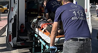 Otomobilin çarptığı motosikletli yaralandı