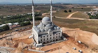 Tabduk Emre Camii’nin çevresi düzenleniyor