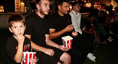 Tarihi kalede Neşeli Günler filmi seyirciyle buluştu