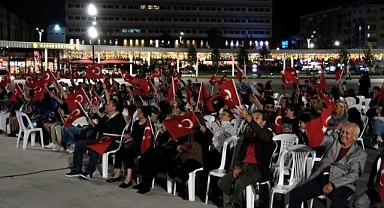 Zafer meşalesi Milli İrade Meydanı’nda yakıldı