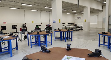 ACFTK, öğrencileri geleceğe hazırlıyor