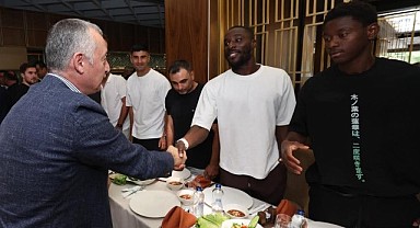 Aktaş ve Büyükakın Kocaelispor’a moral verdi