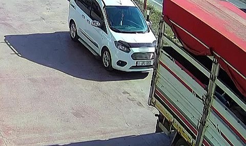 Alkollü sürücü yayaya çarptı! Yaya zıplayarak kurtuldu