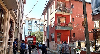 Apartman dairesinde yangın paniği! Evde hasar oluştu