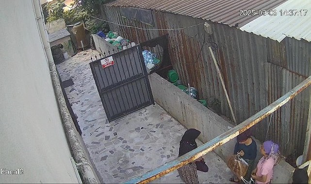 Bahçede kıyafet değiştiren gizemli kadınlar merak uyandırdı!