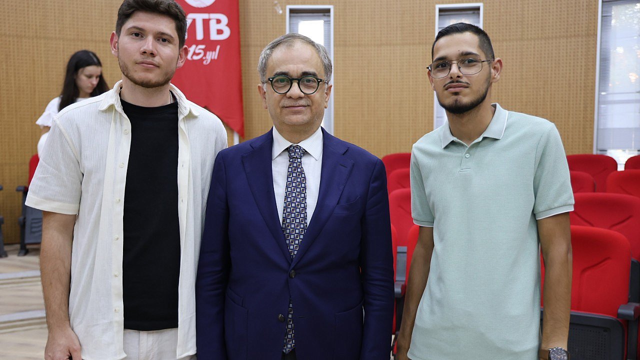 Baraçlı, gençlere girişimcilik tavsiyesinde bulundu