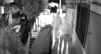 Beğendiği ayakkabıyı çaldı, kendi terliğini bıraktı!