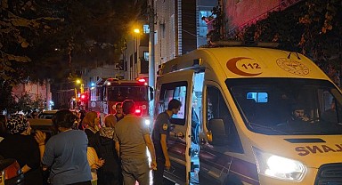 Beş katlı apartmanda çıkan yangın korkuttu!