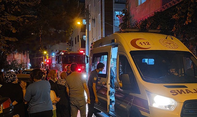 Beş katlı apartmanda çıkan yangın korkuttu!