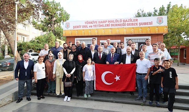 Büyükgöz ve Milletvekili Kurt şehit ailesini ziyaret etti