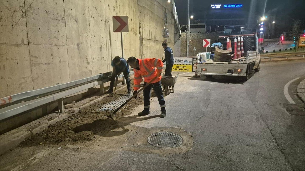 Büyükşehir ekipleri gece gündüz çalışıyor