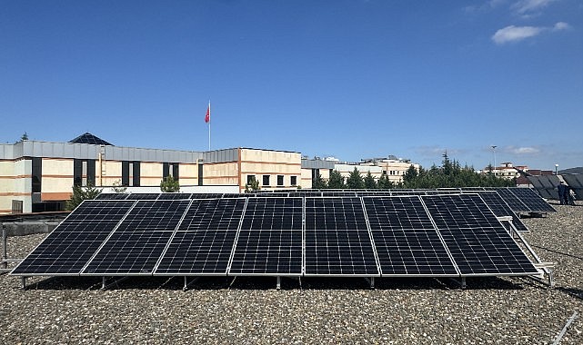 Çatıya kurdukları panellerle fakültenin enerji ihtiyacını karşılıyorlar