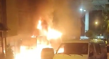 Çayırova’da oto tamirhanesinde yangın çıktı!