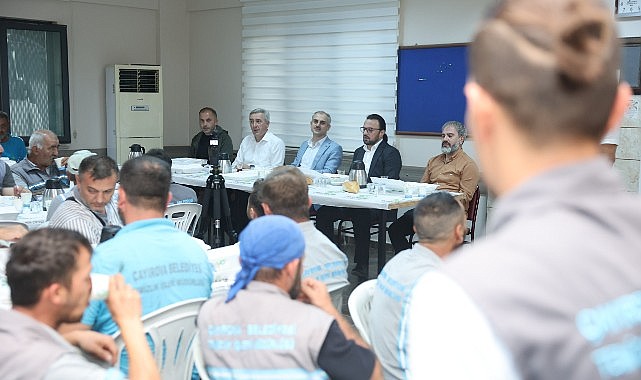 Çiftçi, temizlik personeliyle bir araya geldi