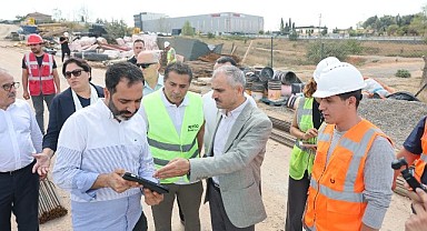 Çiftçi, yapımı devam eden projeleri inceledi