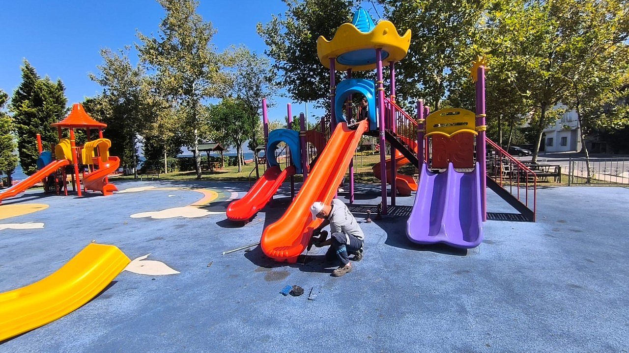 Çocukların güvenliği için parklar onarılıyor