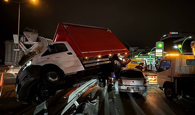 Gebze’de feci kaza! 3 kişi yaralandı