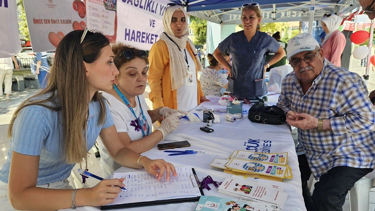 Gölcük’te sağlık sokağa indi