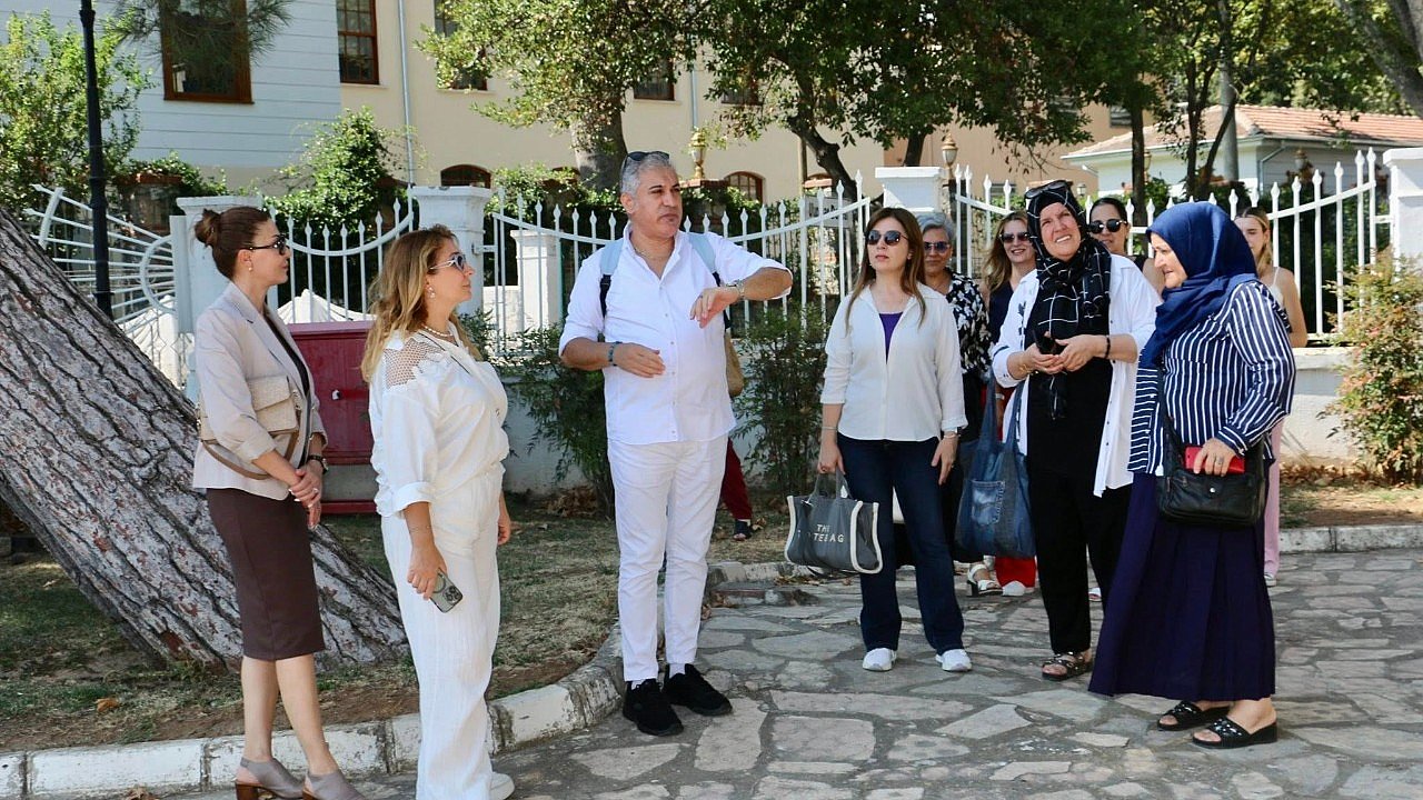 Kadın muhtarlar Körfez Belediyesi’ni ziyaret etti