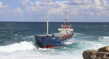 Kandıra’da kuru yük gemisi karaya oturdu!