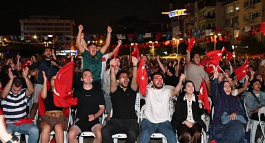 Kent Meydanı, 12 Dev Adam'ın final heyecanına sahne oldu