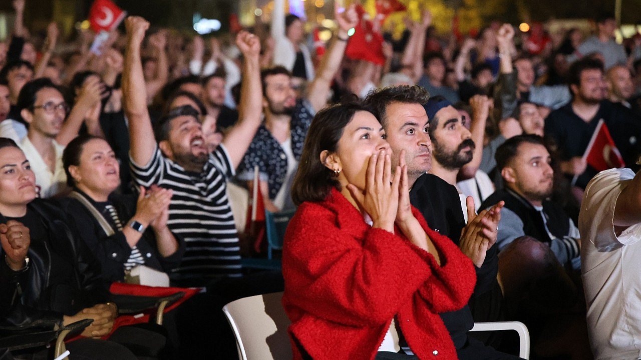 Kent Meydanı, 12 Dev Adam'ın final heyecanına sahne oldu