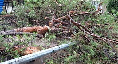 Sağanak yağış hayatı olumsuz etkiledi