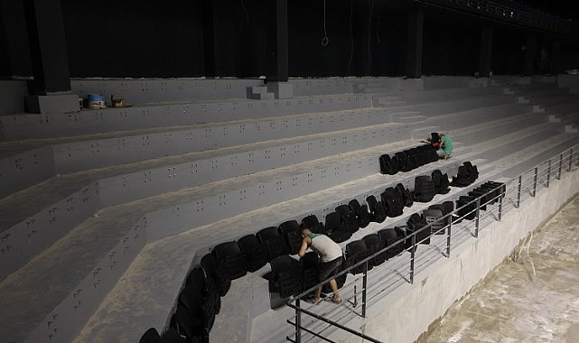 Sporcu Fabrikası’nda koltuk montajı başladı