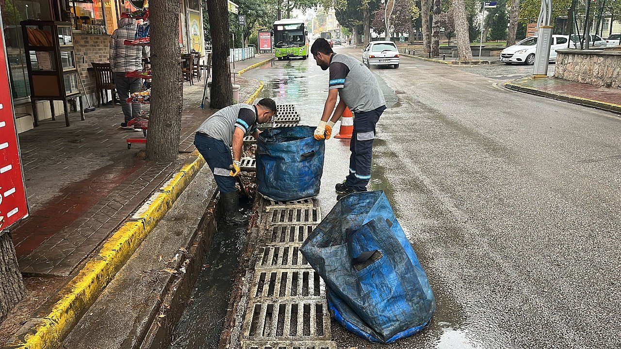 Su baskınlarının önüne geçmek için menfezler temizleniyor